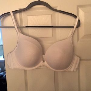 White plunge bra from cacique size 42c.